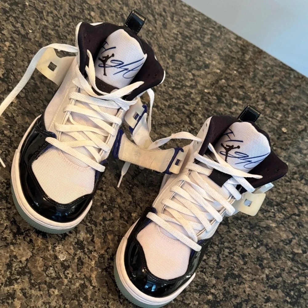 Jordan Men’s Black and White High-Top flight 45 Sneakers 8